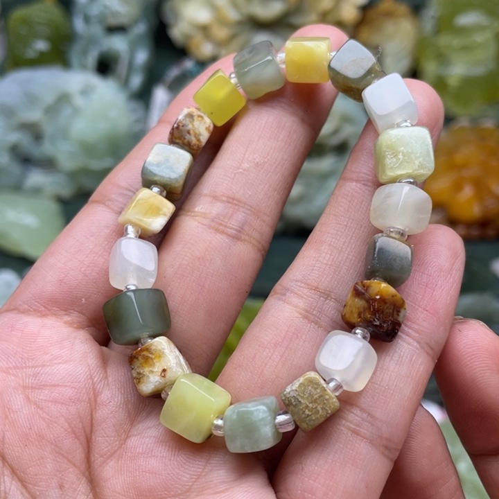 蛇纹石玉吊坠未镶嵌