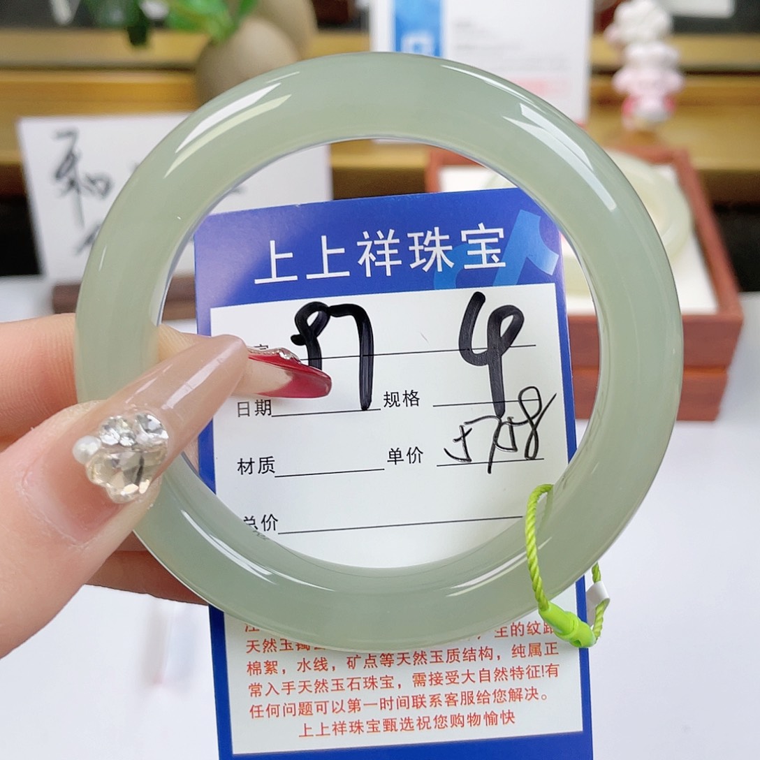 和田玉手镯未镶嵌