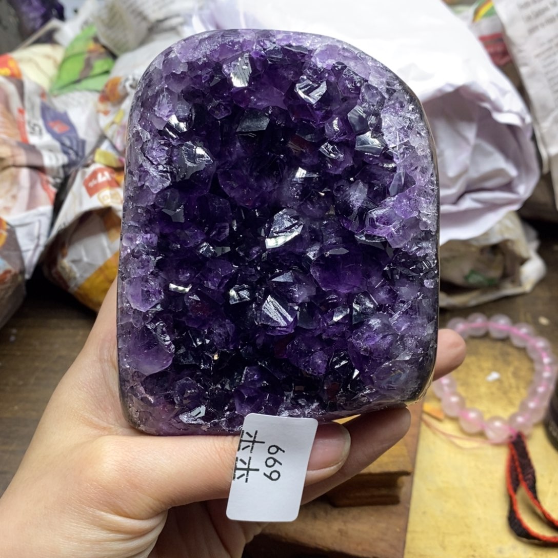 紫晶乌拉圭未镶嵌