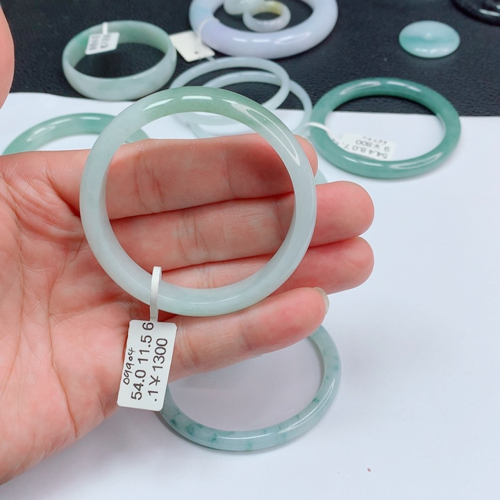 翡翠未镶嵌手镯53.54正圈