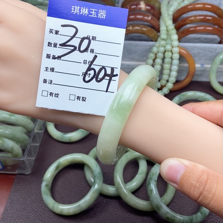 蛇纹石玉手镯未镶嵌