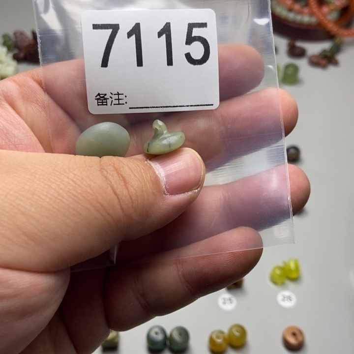 时***人蛇纹石玉未镶嵌项链