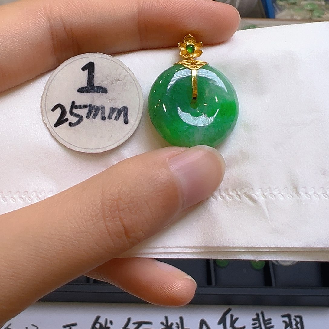 翡翠颈饰18K金镶嵌翡翠