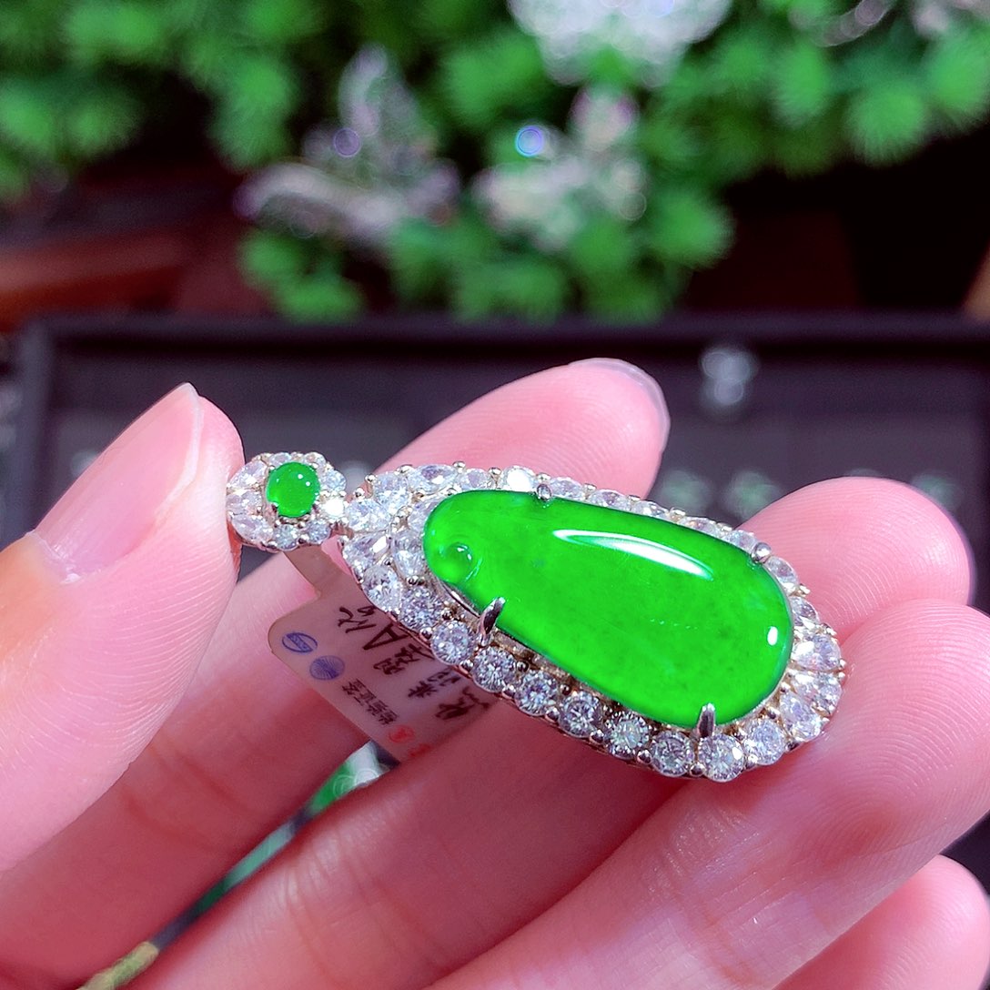 颈饰未镶嵌翡翠天然