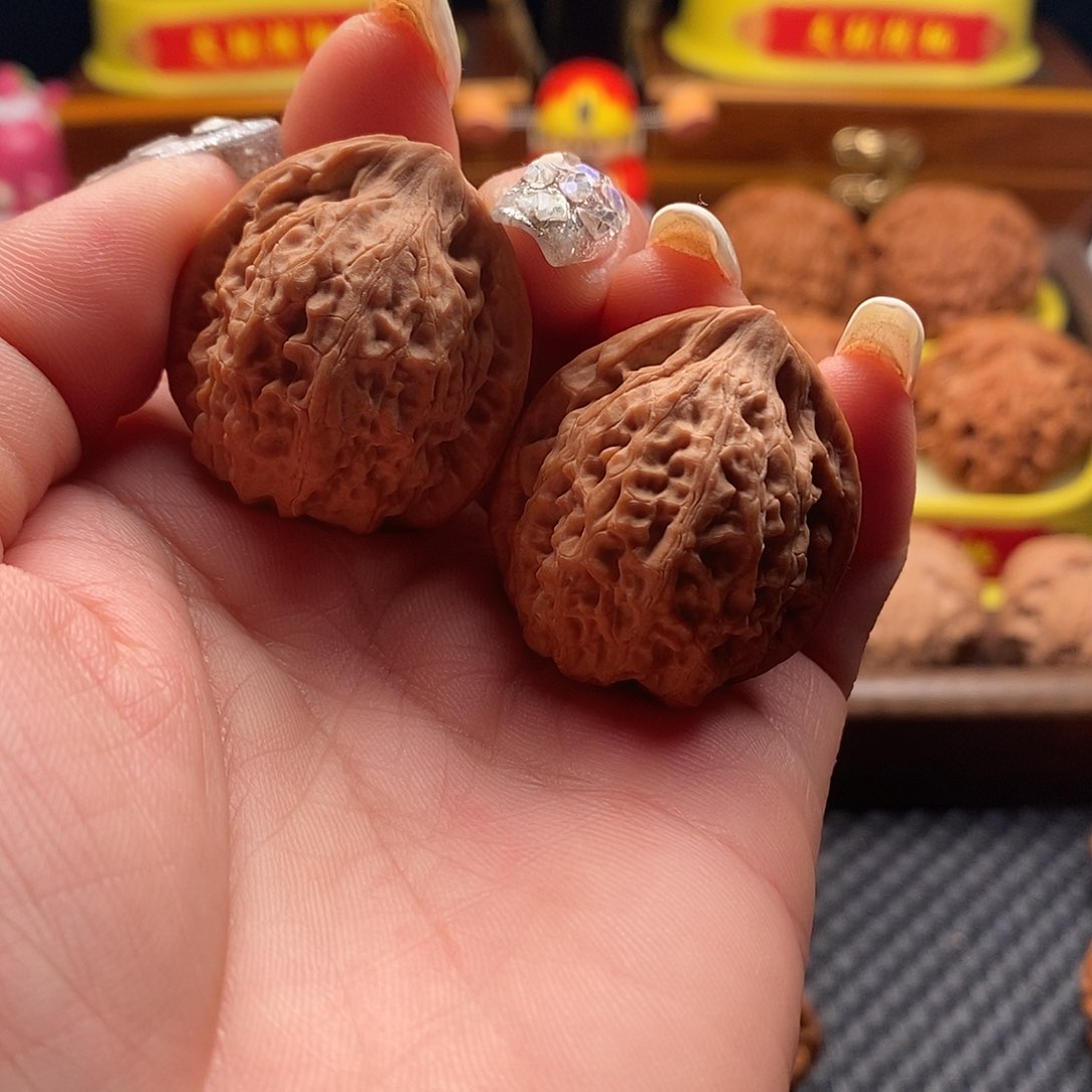 桃核把件满***d31全品金牛。