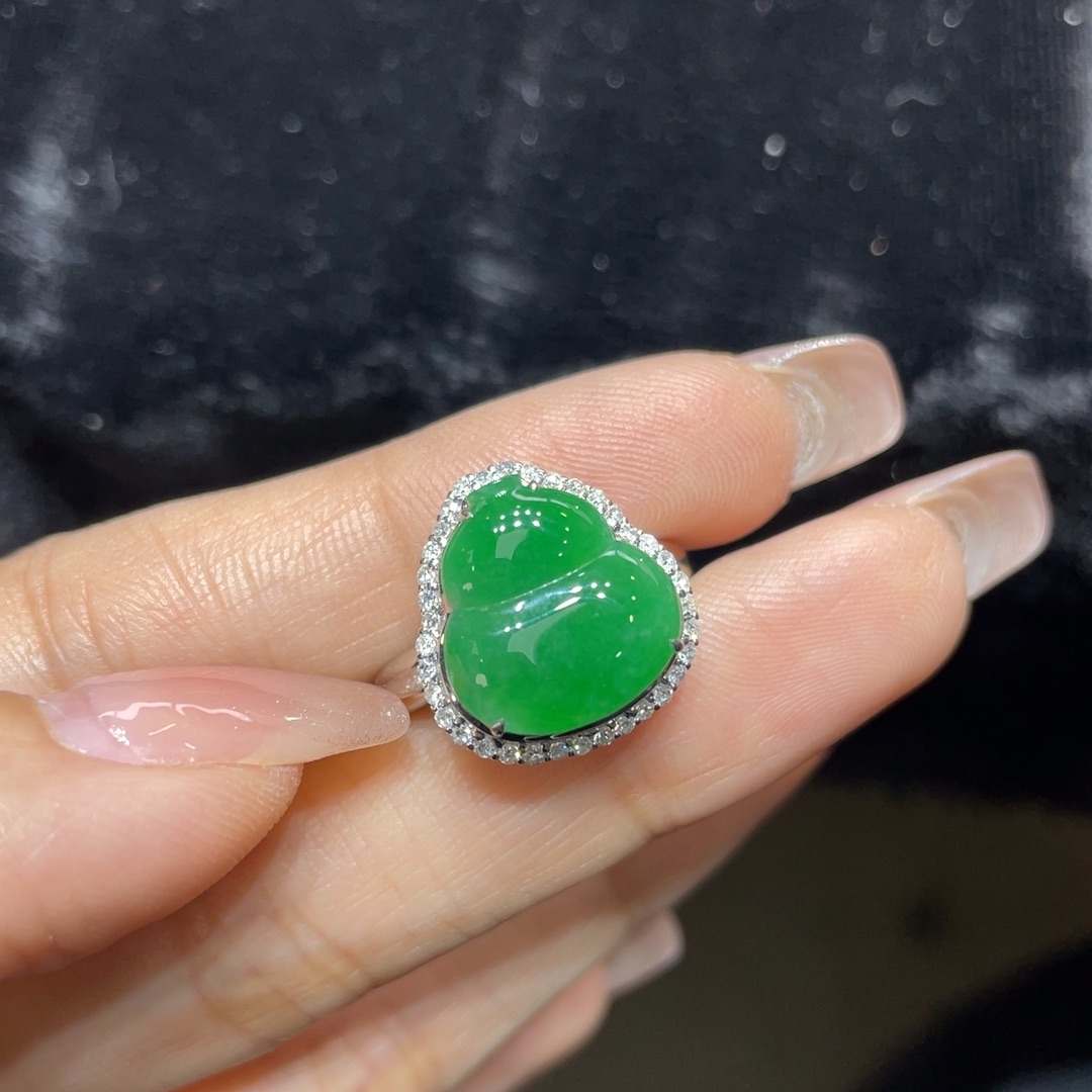 翡翠颈饰18K金镶嵌天然缅甸翡翠