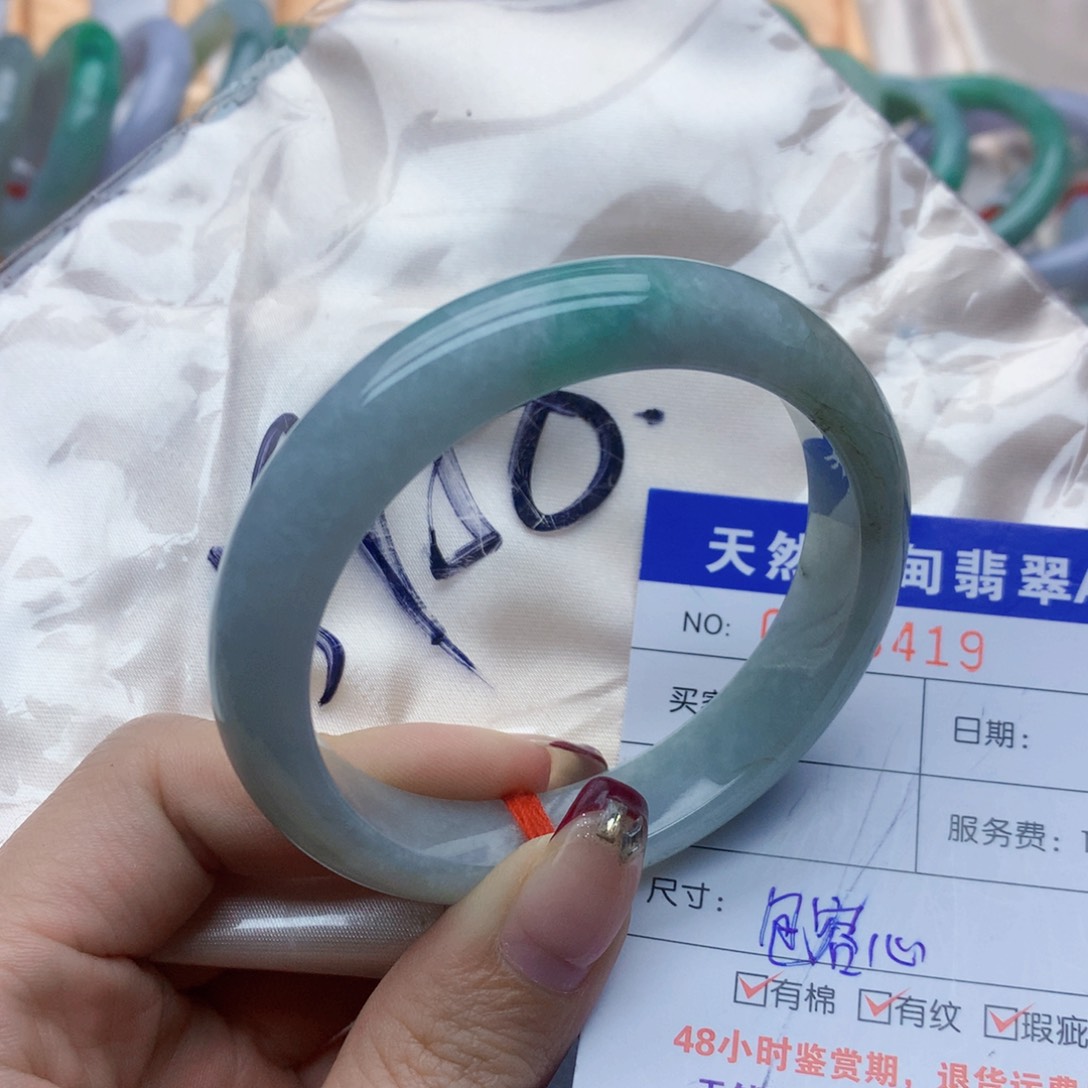 翡翠手镯未镶嵌翡翠手镯
