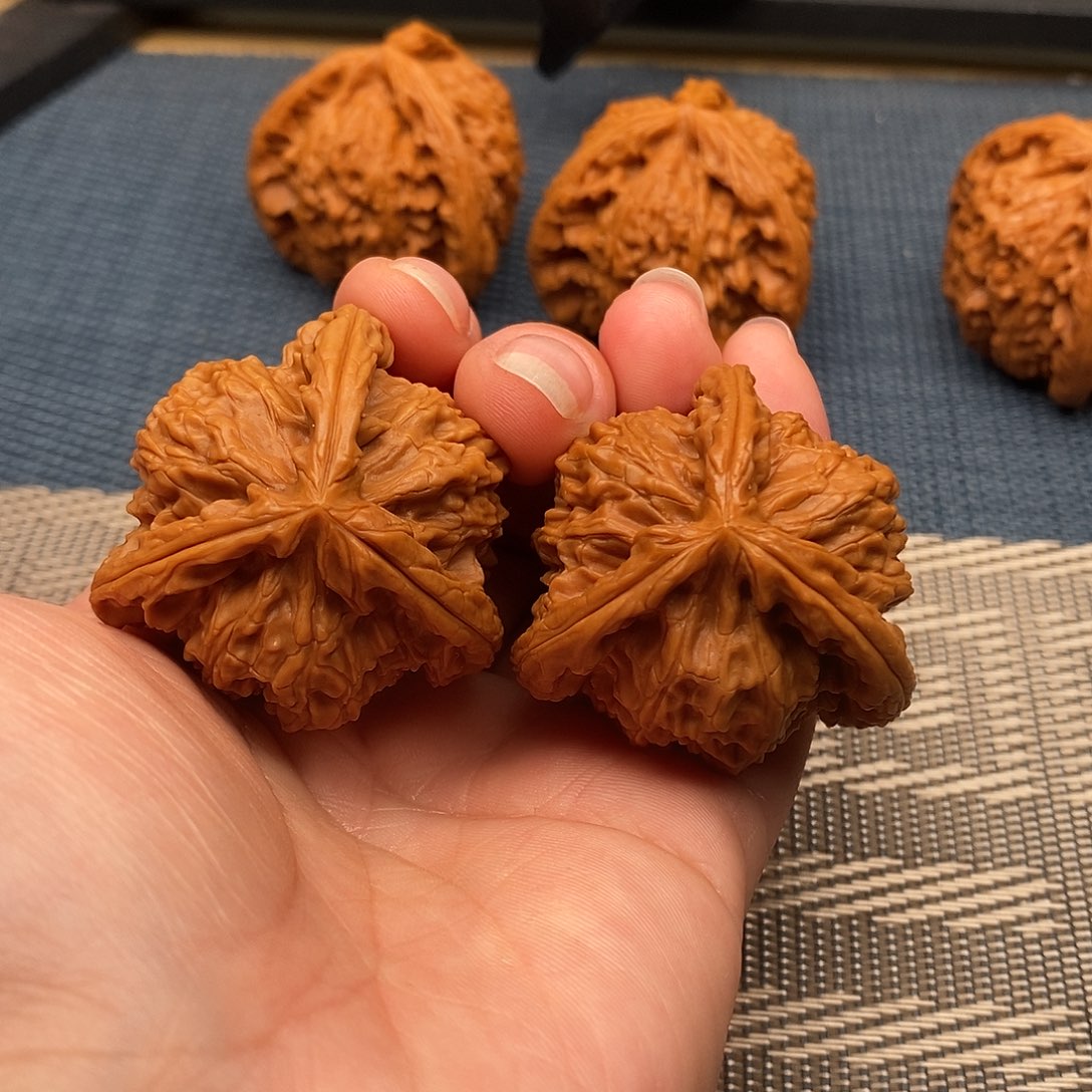 旧***梦文玩核桃吊坠三棱