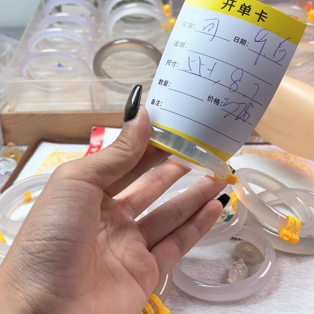 手镯玛瑙/玉髓未镶嵌可****.