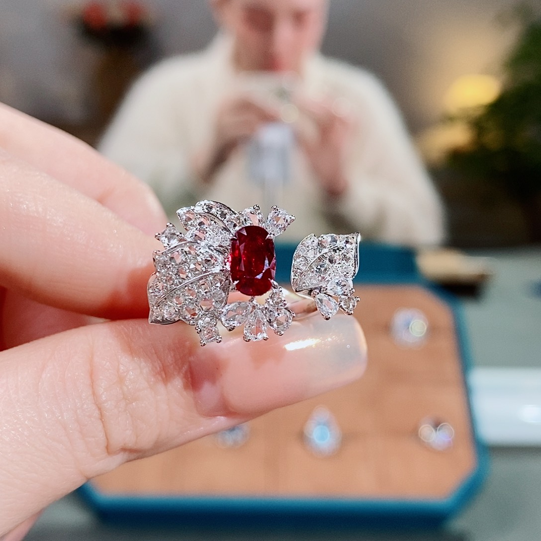 红宝石戒指18K金镶嵌1.01ct