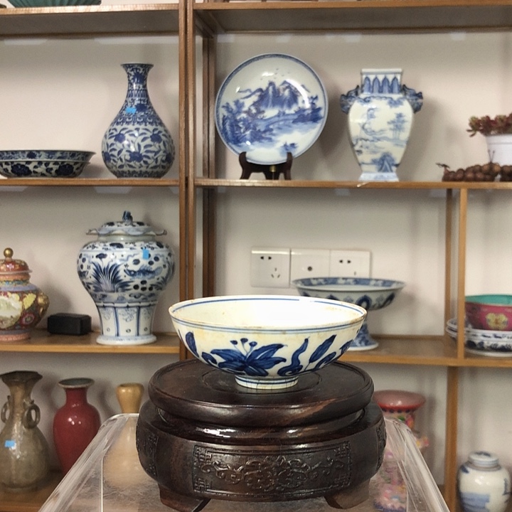 兰***士……………………………………………………