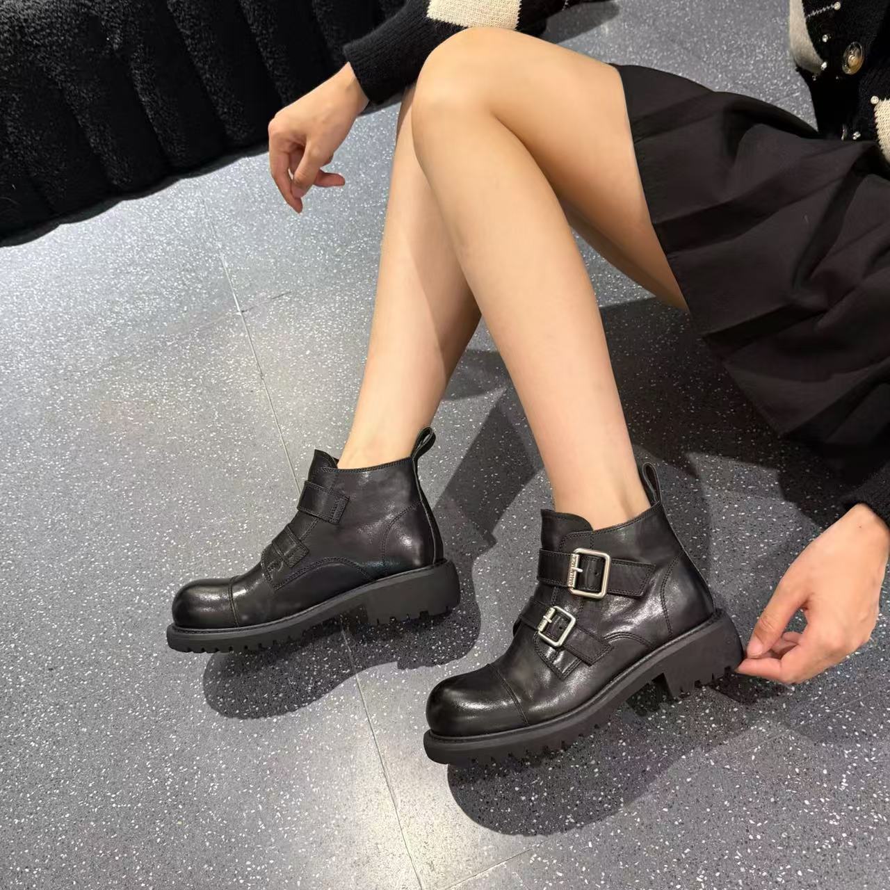 阮老板丨圆头打蜡皮中跟秋冬学院风马丁靴厚底烟筒靴时尚