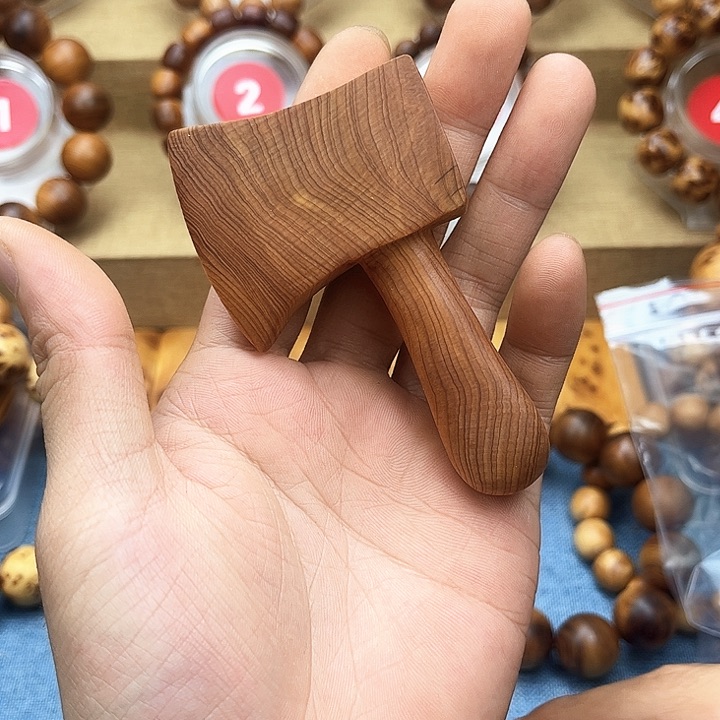 柏木把件黑油开山斧头