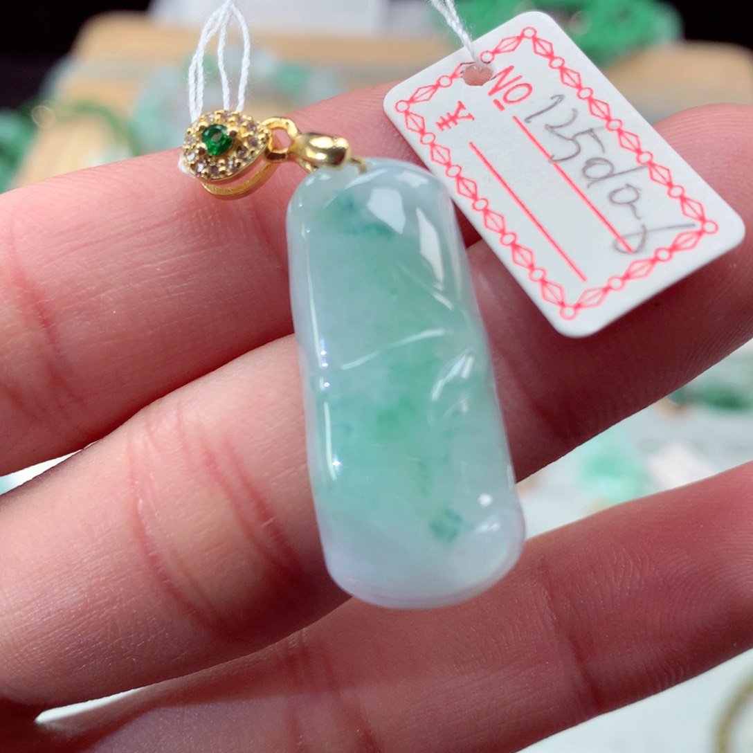 翡翠颈饰未镶嵌翡翠吊坠