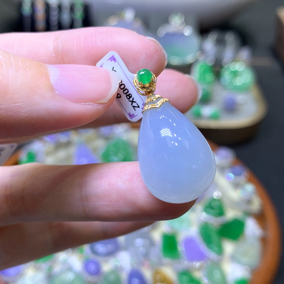 【闪购商品】翡翠颈饰18K金镶嵌翡翠吊坠项链