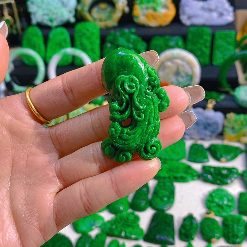 【闪购商品】翡翠颈饰未镶嵌人参如意