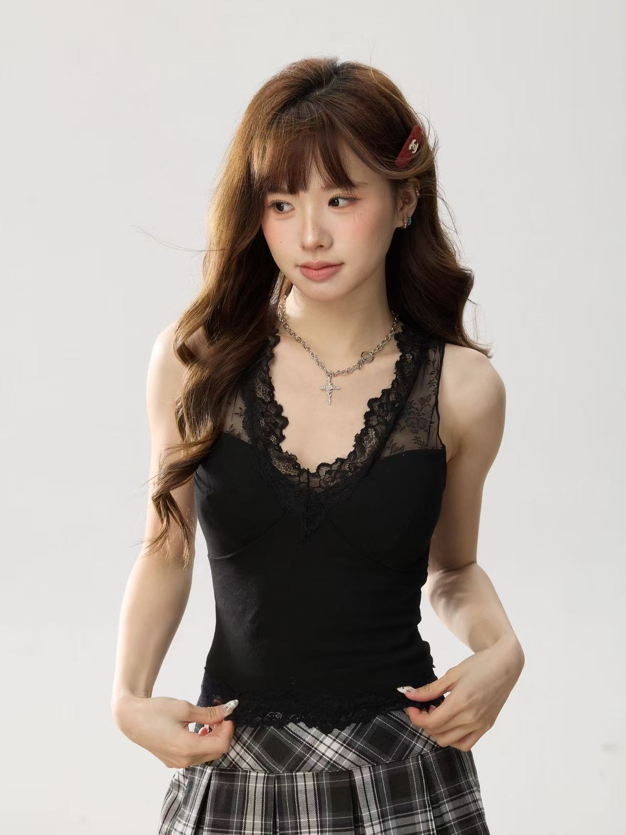 莉莉丝vintage 修身型潮流风甜美吊带背心美背显瘦内搭黑色修身