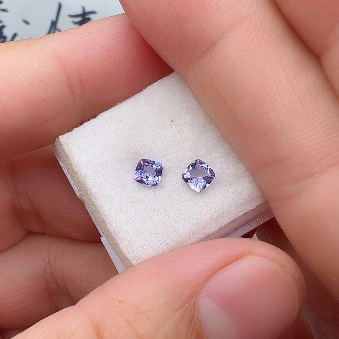 坦桑石方4裸石2颗未镶嵌