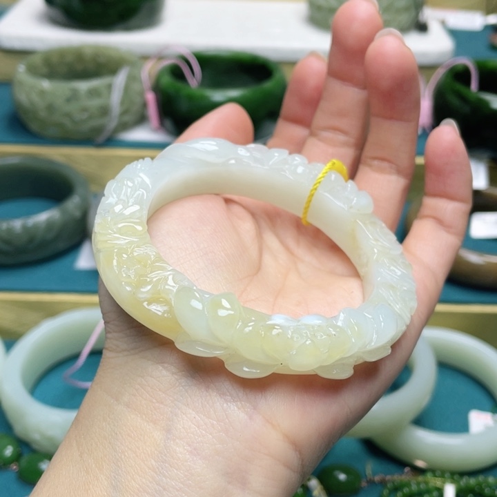 和田玉手54+圈口 编号56未镶嵌