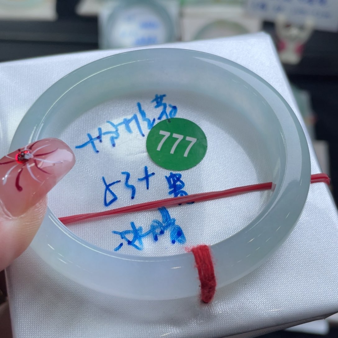 翡翠手镯未镶嵌翡翠手镯