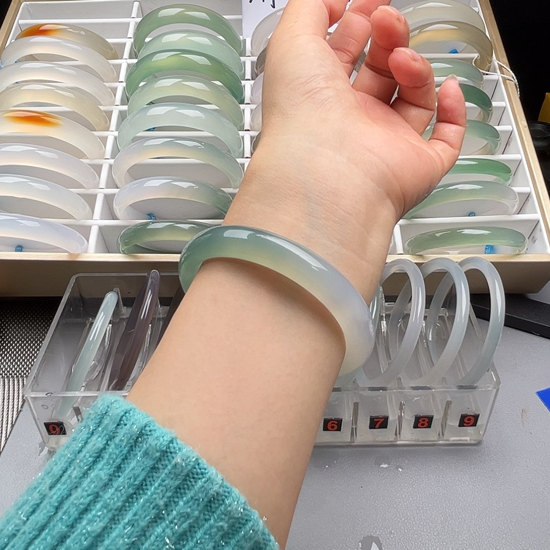 玛瑙/玉髓手镯未镶嵌放漏不退不换56