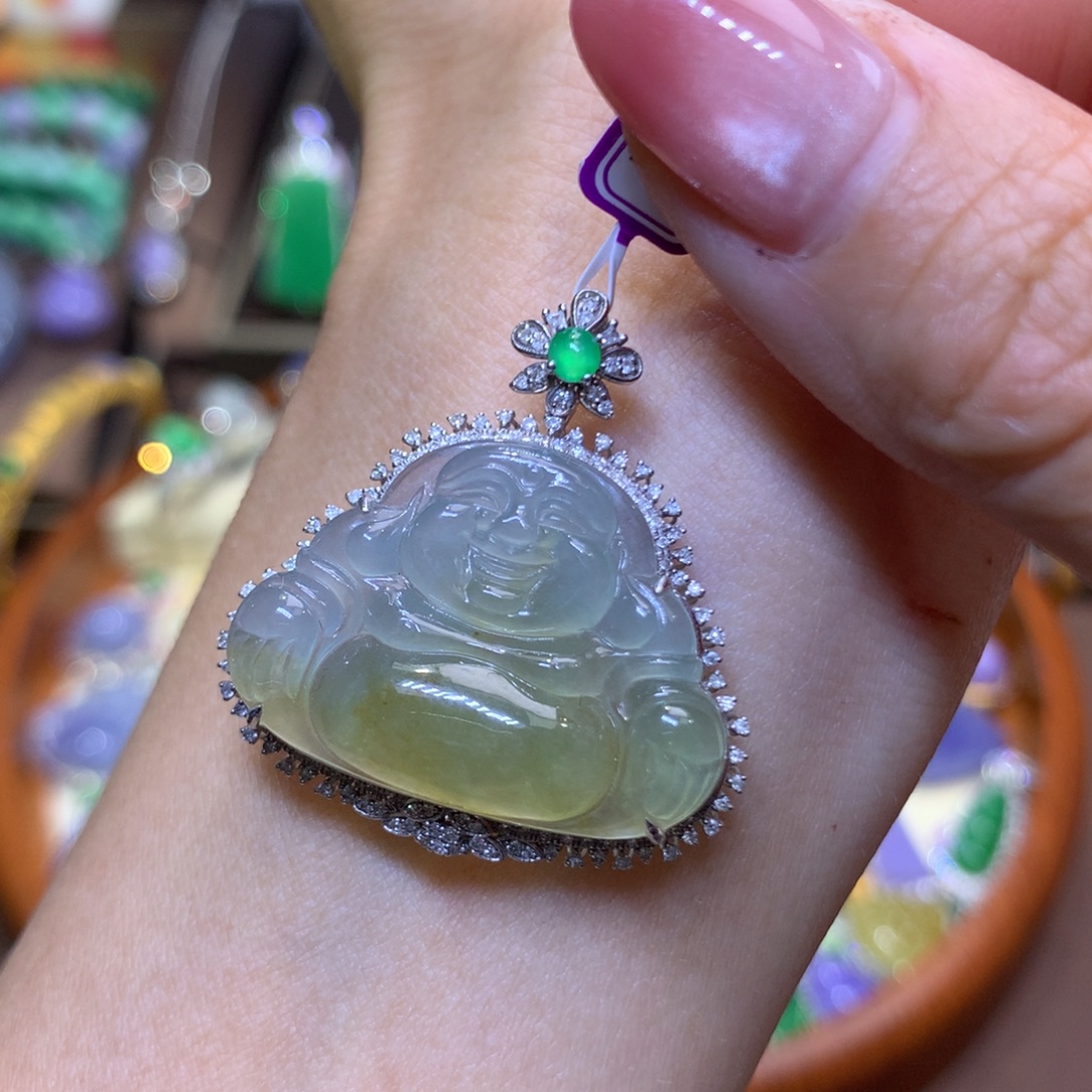 翡翠18K金镶嵌颈饰