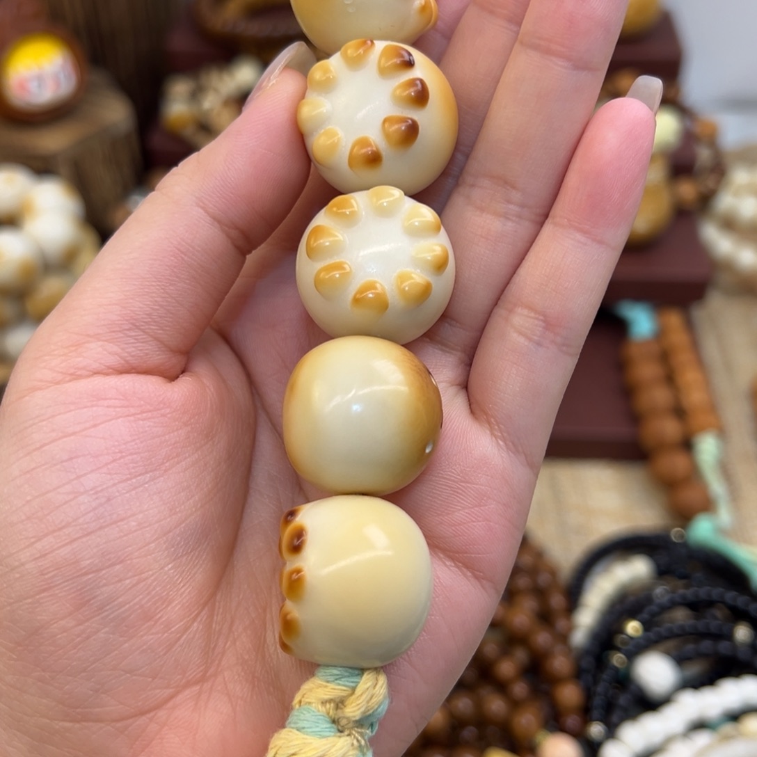 布***丁把件菩提根/象牙果章鱼手捻