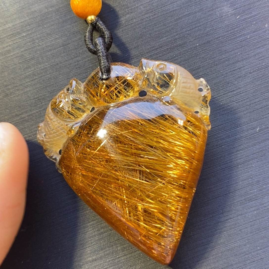 颈饰水晶未镶嵌发晶双鱼吊坠