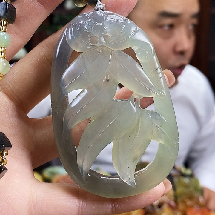 蛇纹石玉未镶嵌吊坠