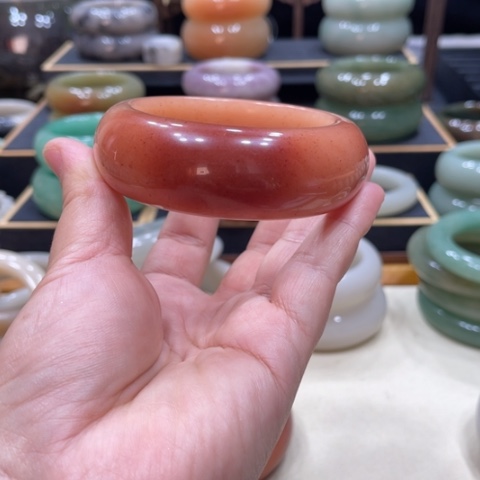 未镶嵌手镯石英质玉