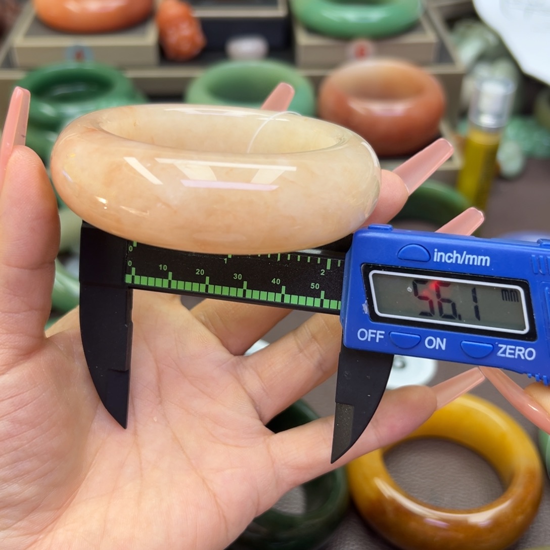 未镶嵌手镯石英岩玉