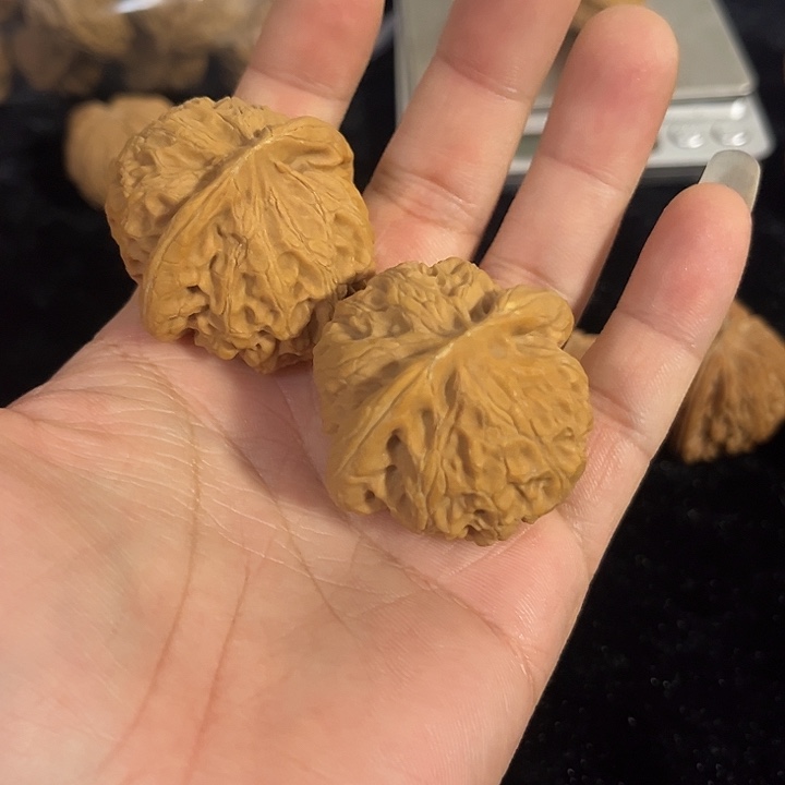 文玩核桃把件41左右微瑕宫灯，编号020