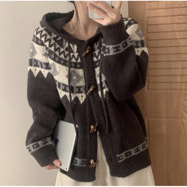 【1145】复古慵懒风连帽毛衣女2025新款秋冬设计感单排牛角扣外套