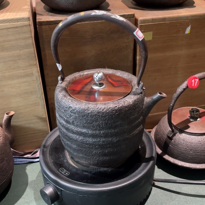 光玉堂芋头纹炮口壶