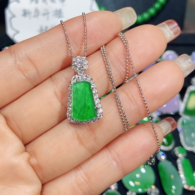 【闪购商品】翡翠颈饰未镶嵌天然翡翠