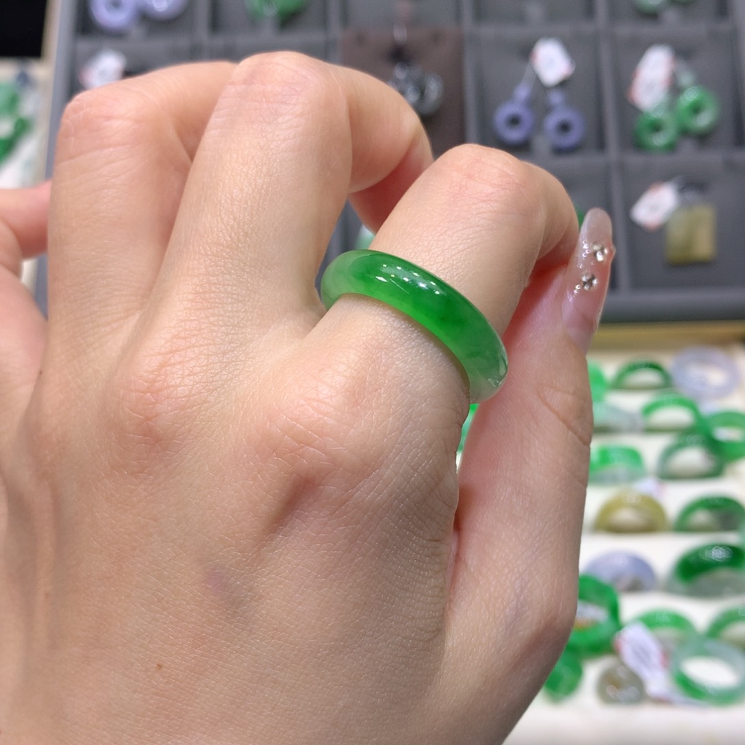 翡翠戒指未镶嵌M****?买断价