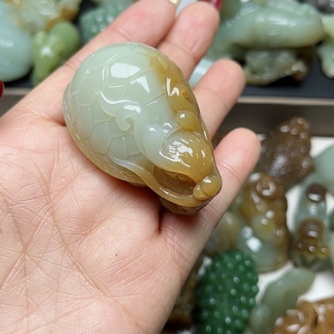 和田玉颈饰未镶嵌独**步