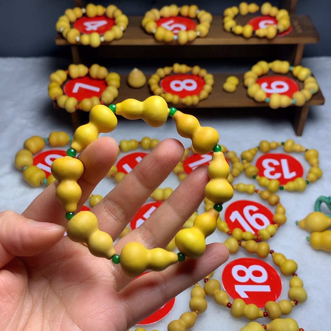 福***市石英石草里金手串