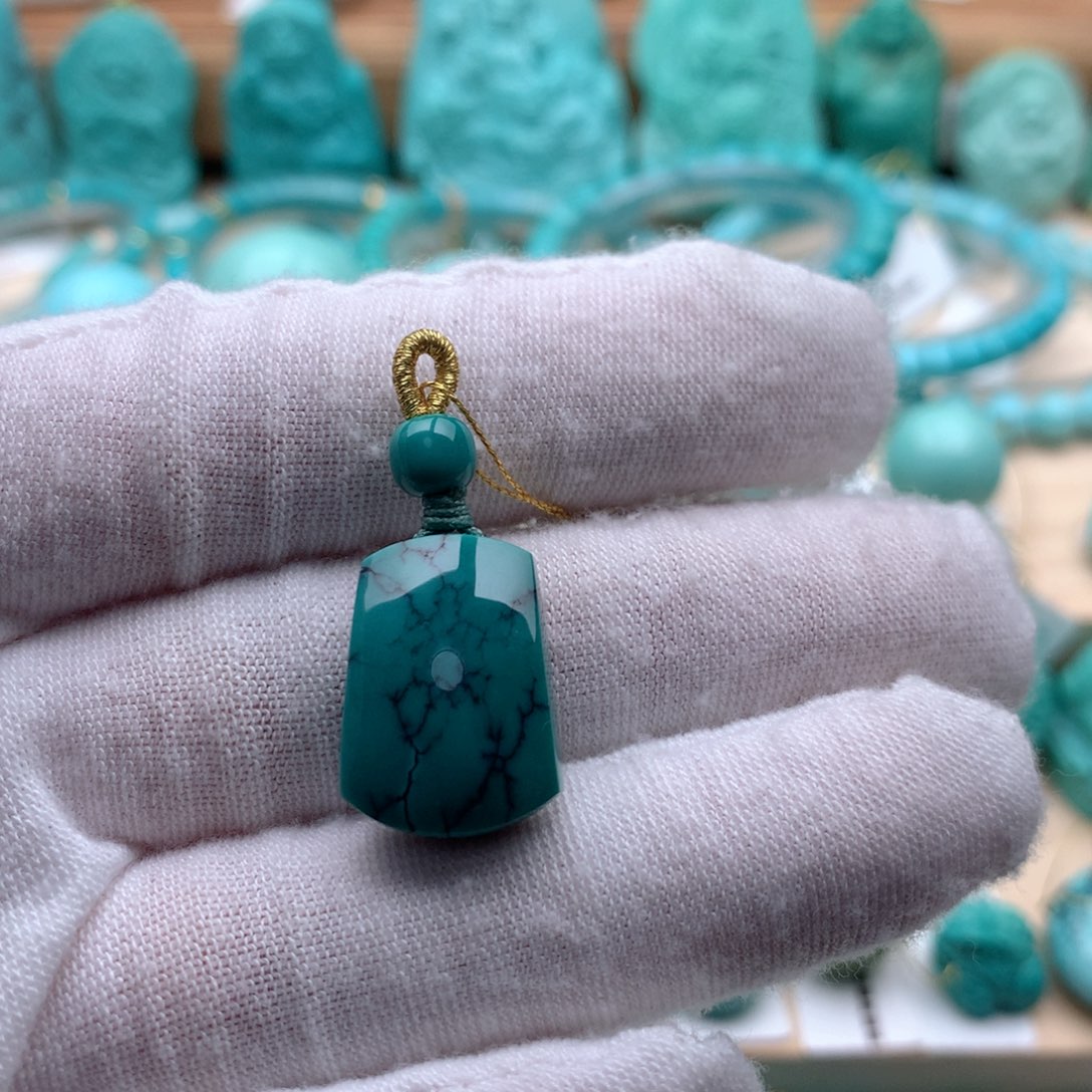 绿松石颈饰未镶嵌