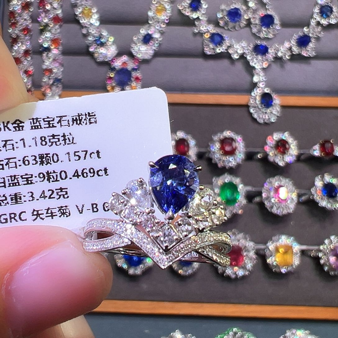 蓝宝石18K金镶嵌戒指