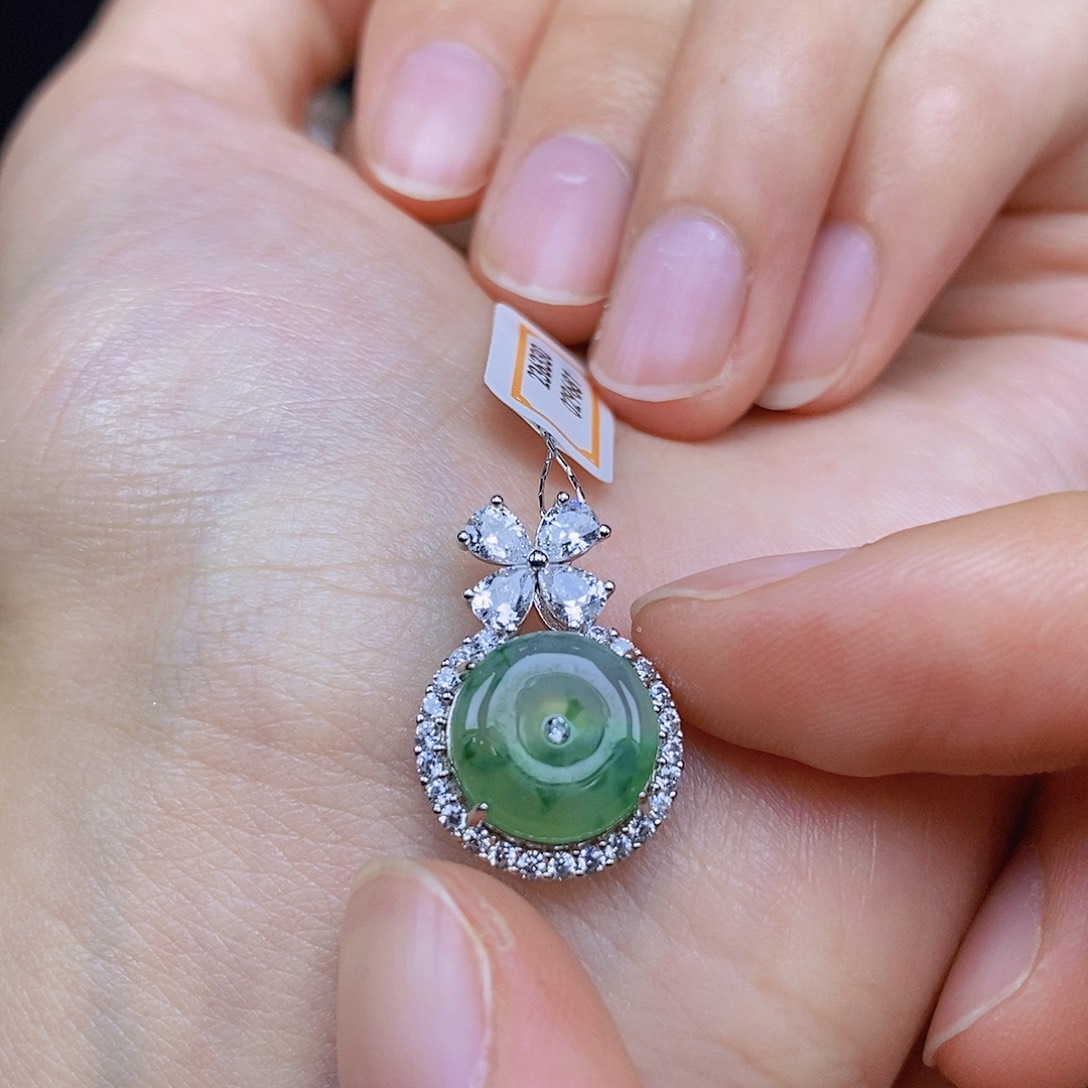 翡翠颈饰未镶嵌翡翠