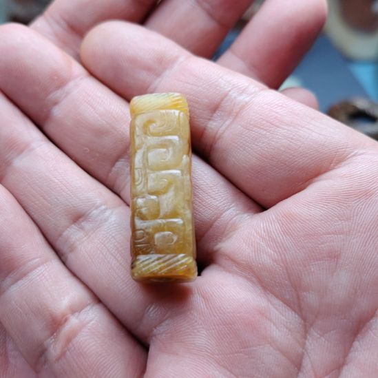 透闪石质玉未镶嵌挂件
