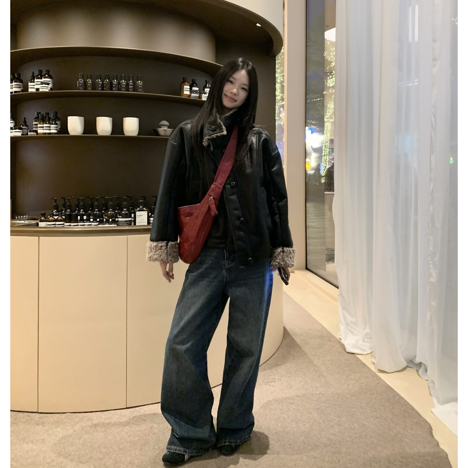 黑色毛绒拼接皮衣女冬季2025新款韩版宽松夹棉防风加厚保暖短外套