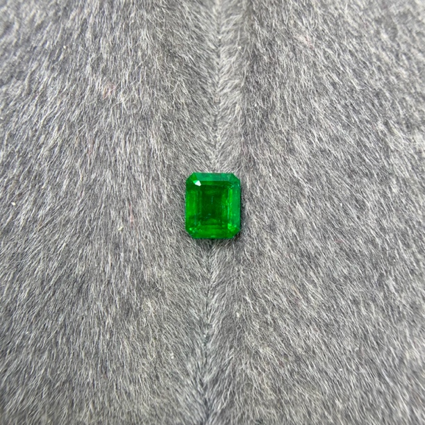 天然沃顿绿色系祖母绿裸石0.43克拉4*4.8mm