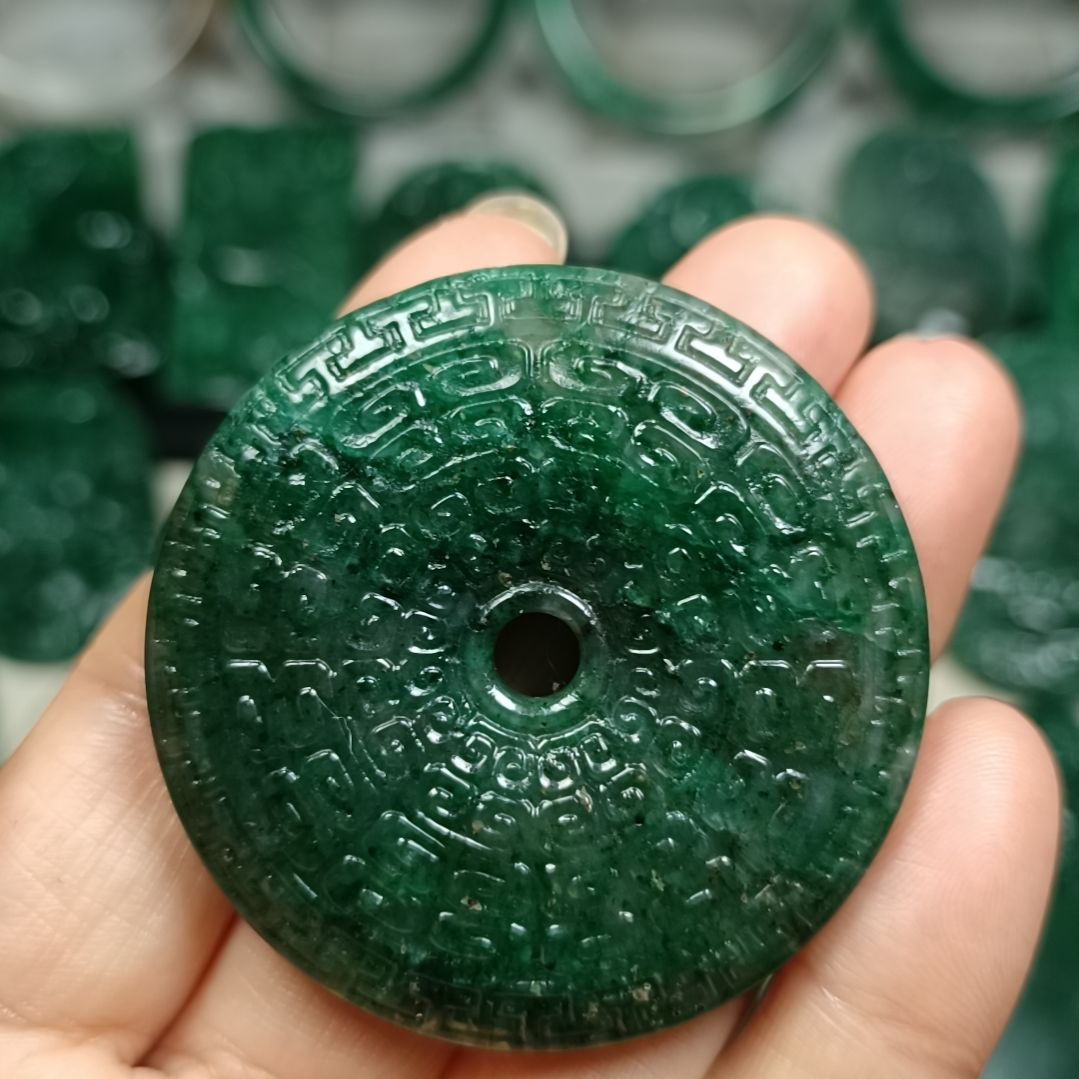 独山玉未镶嵌挂件