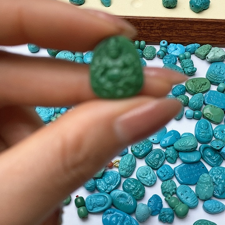 绿松石颈饰未镶嵌