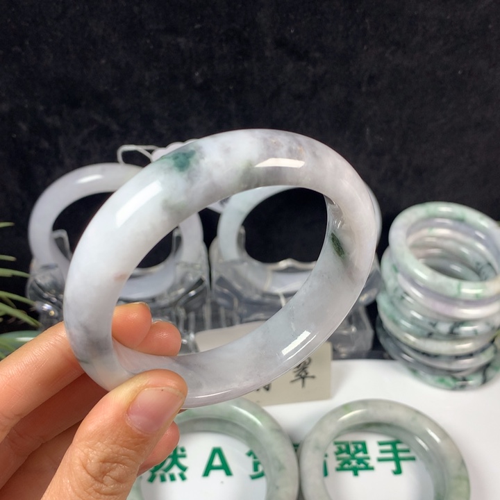翡翠未镶嵌手镯28号。 58.8圈