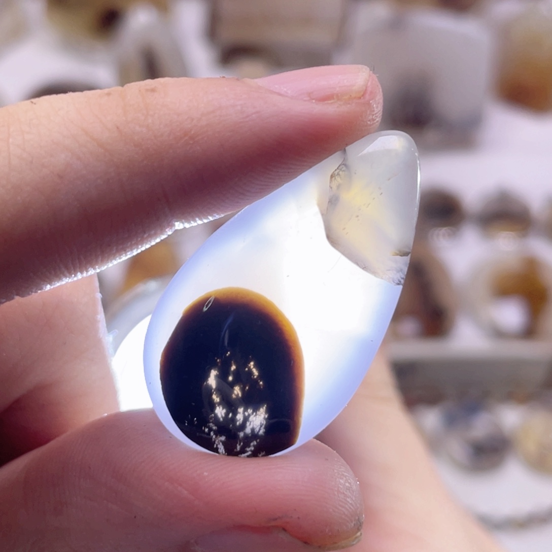 玛瑙/玉髓未镶嵌珠宝奇石