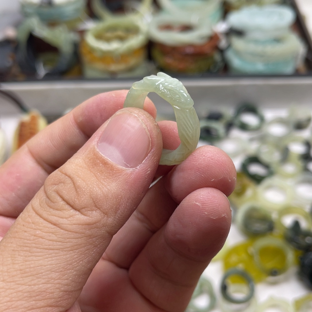 蛇纹石玉未镶嵌戒指