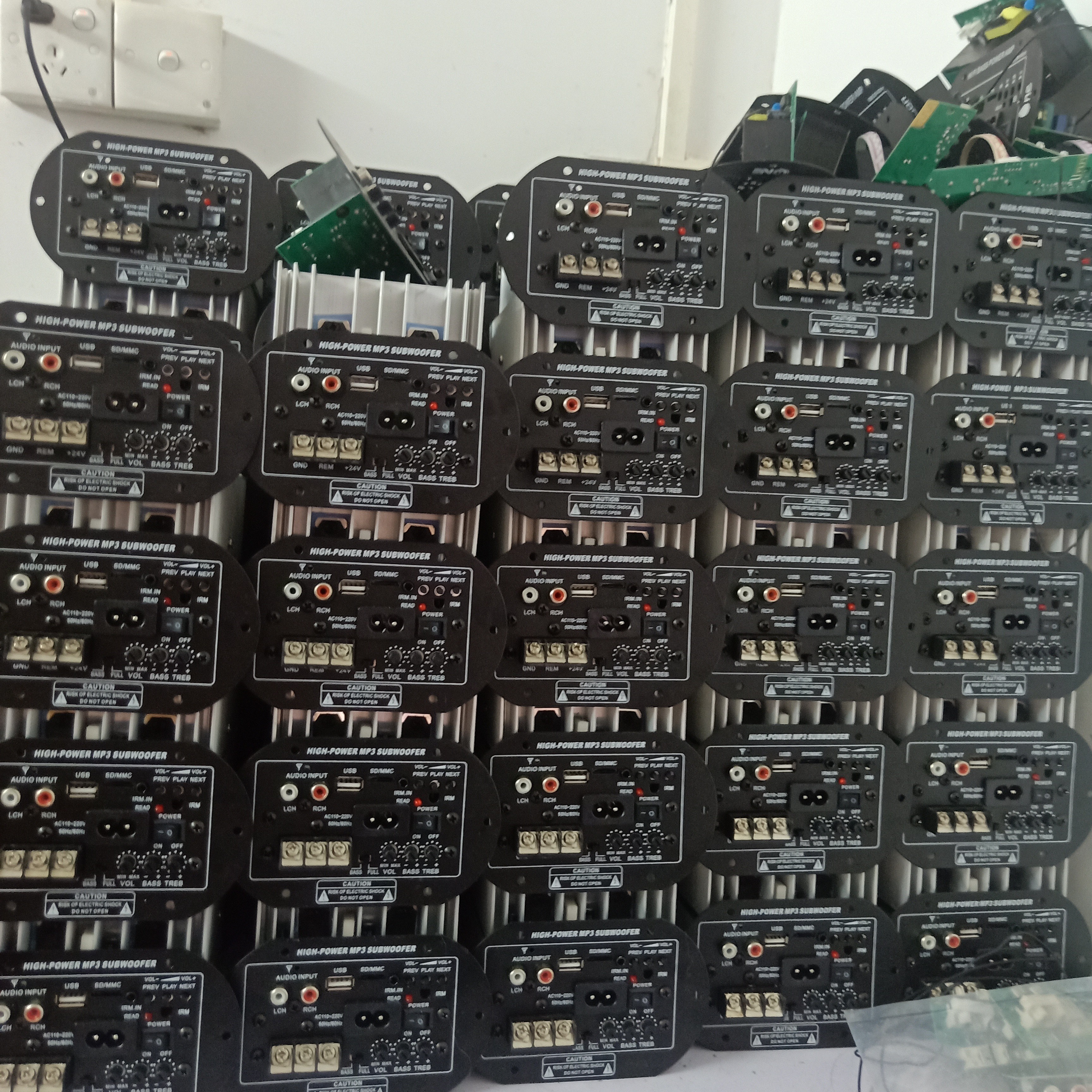 300w低频全屏都可以12V220功放大功率8 - 10寸车载低音炮主板蓝牙